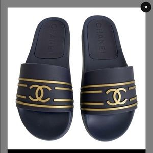 CHANEL POOL SLIDE